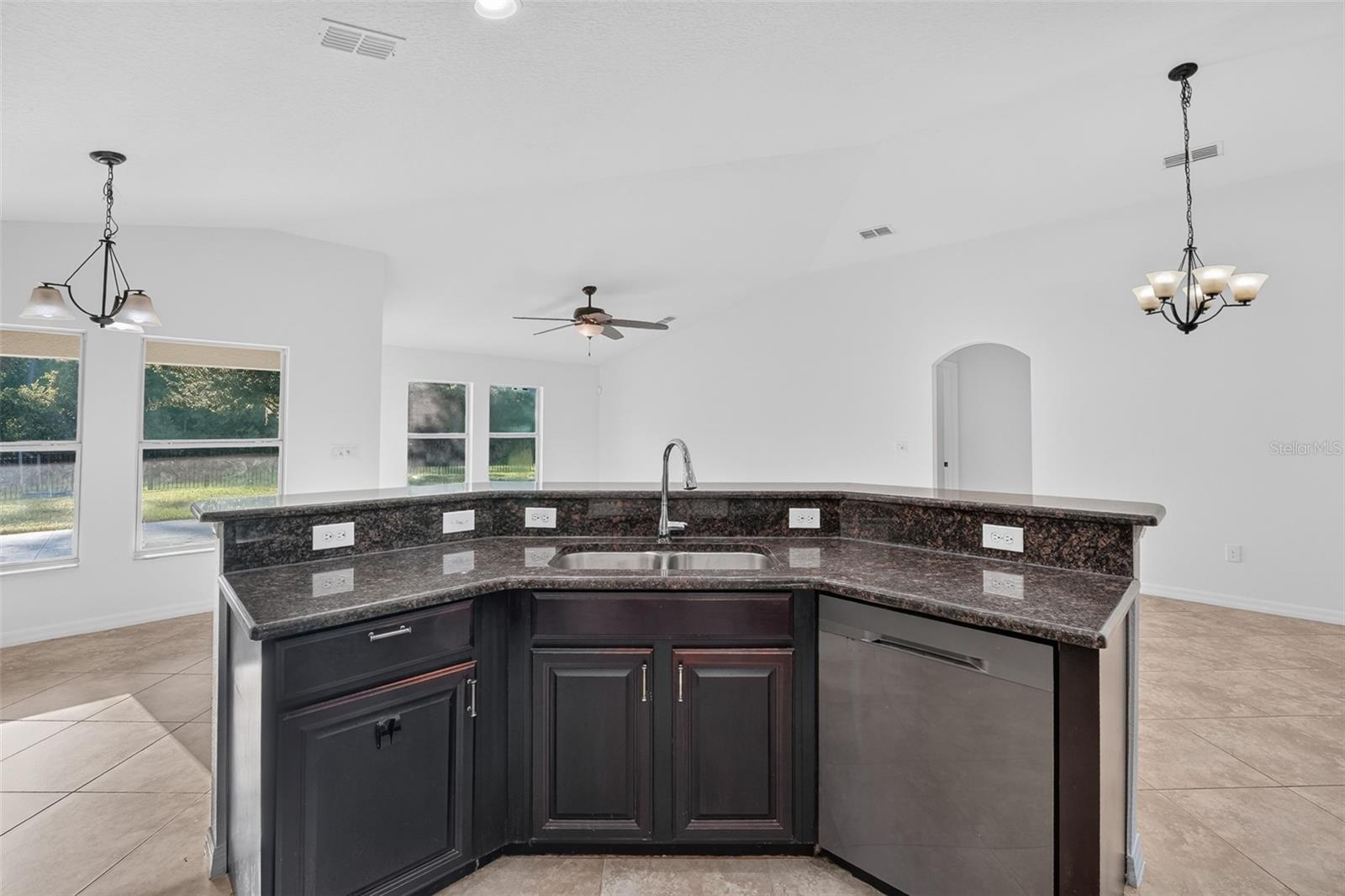 10648 Inside Loop Property Photo 21