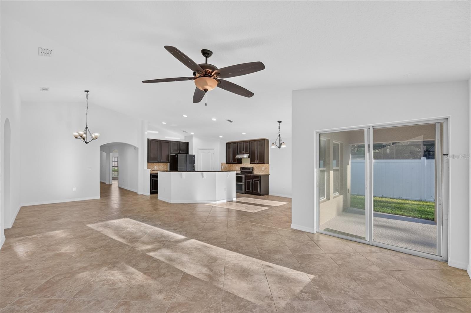 10648 Inside Loop Property Photo 24