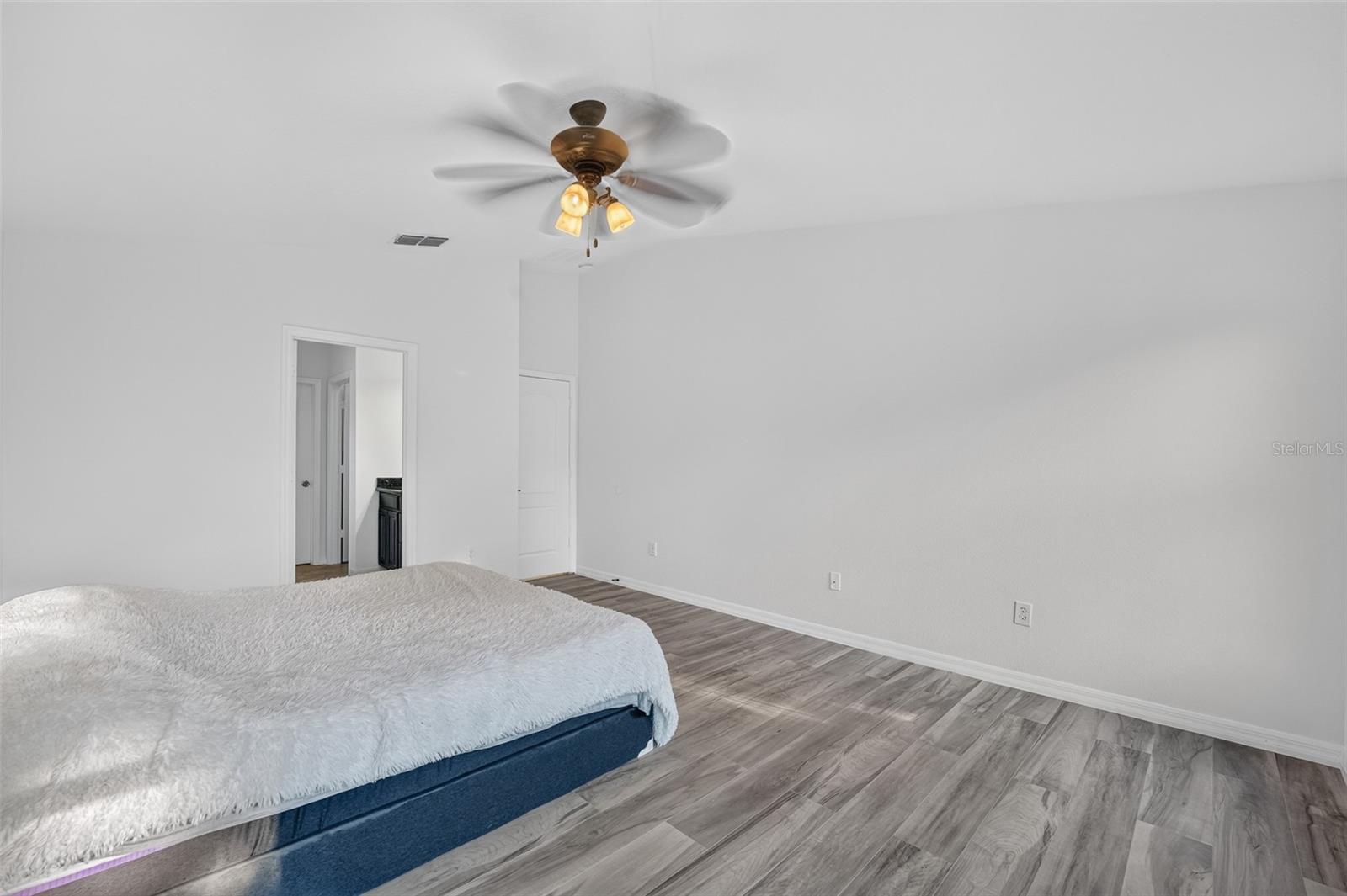 10648 Inside Loop Property Photo 28