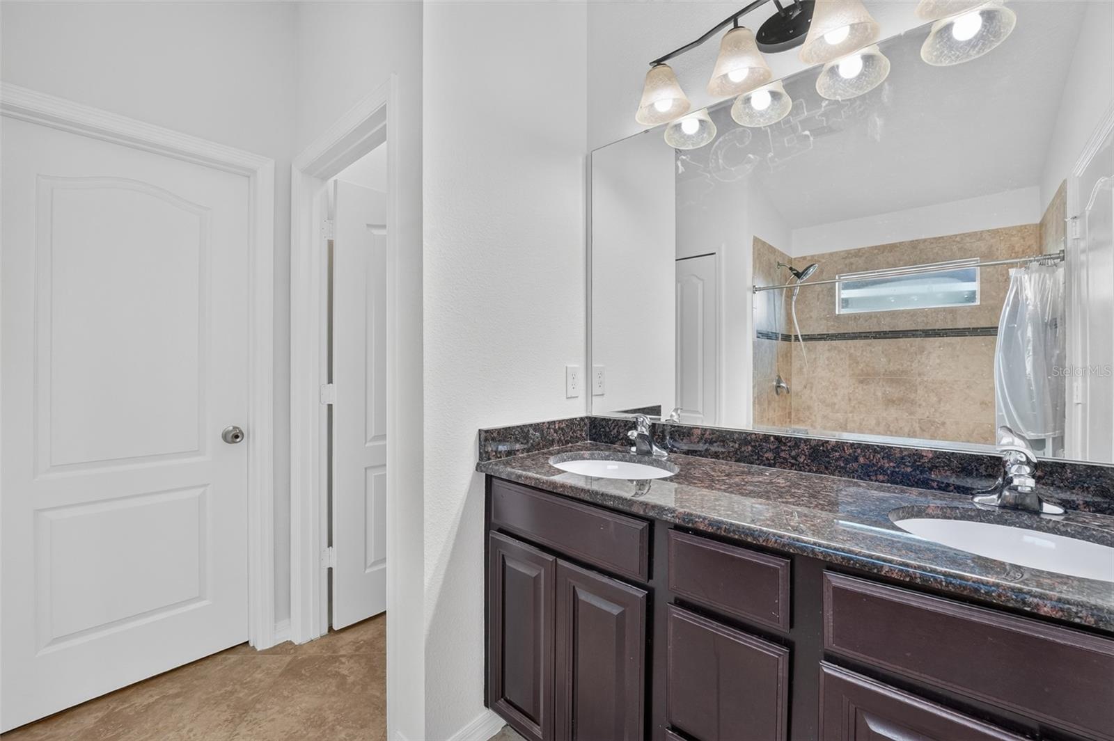 10648 Inside Loop Property Photo 29