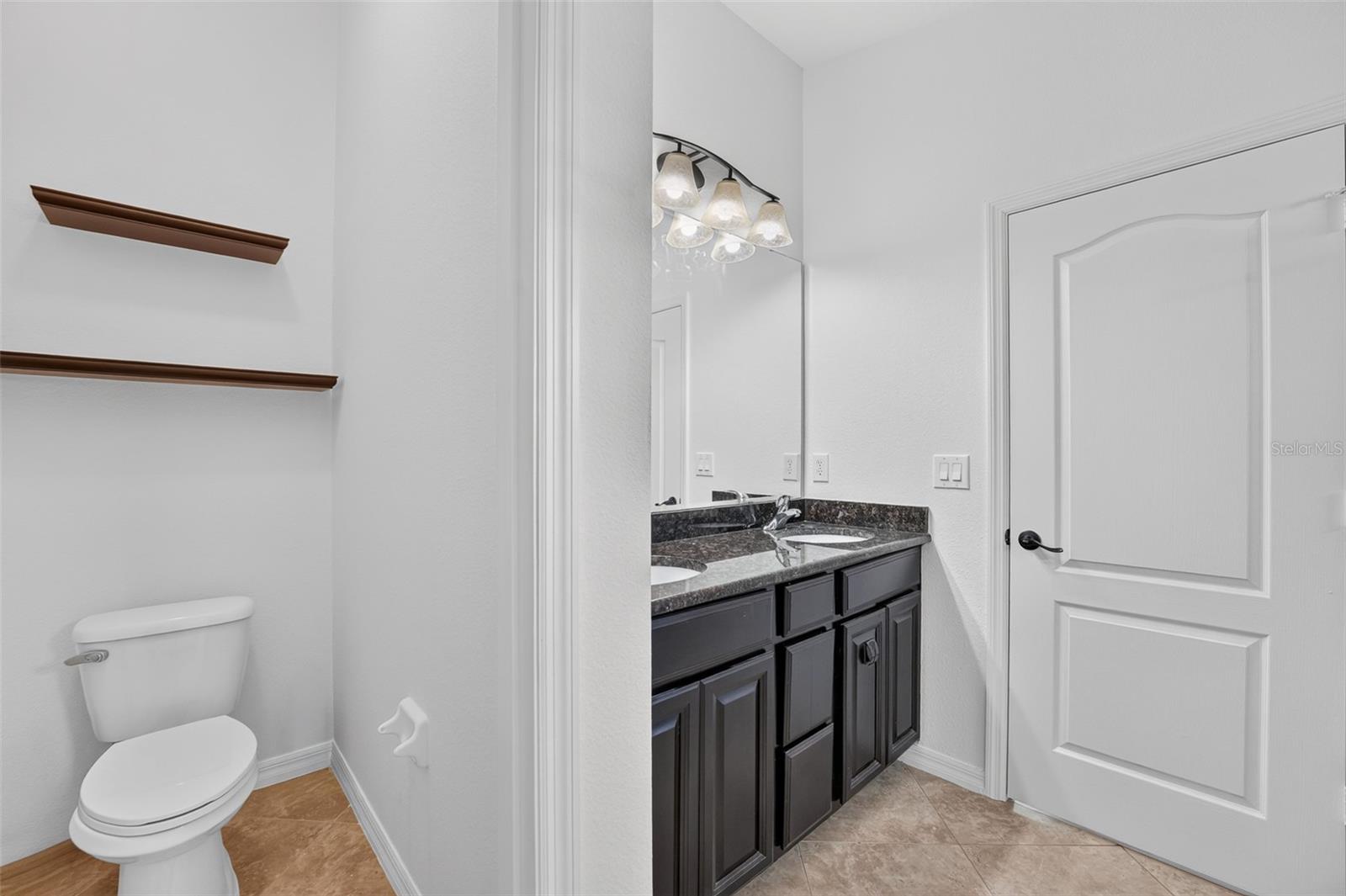 10648 Inside Loop Property Photo 30
