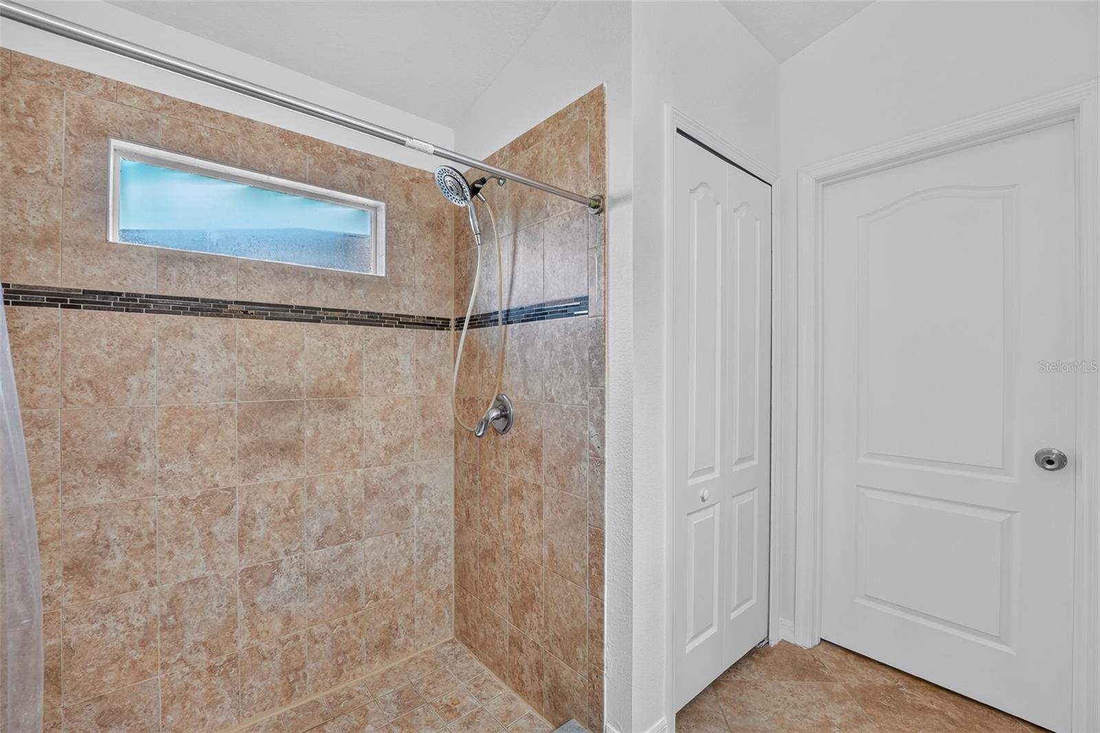 10648 Inside Loop Property Photo 31