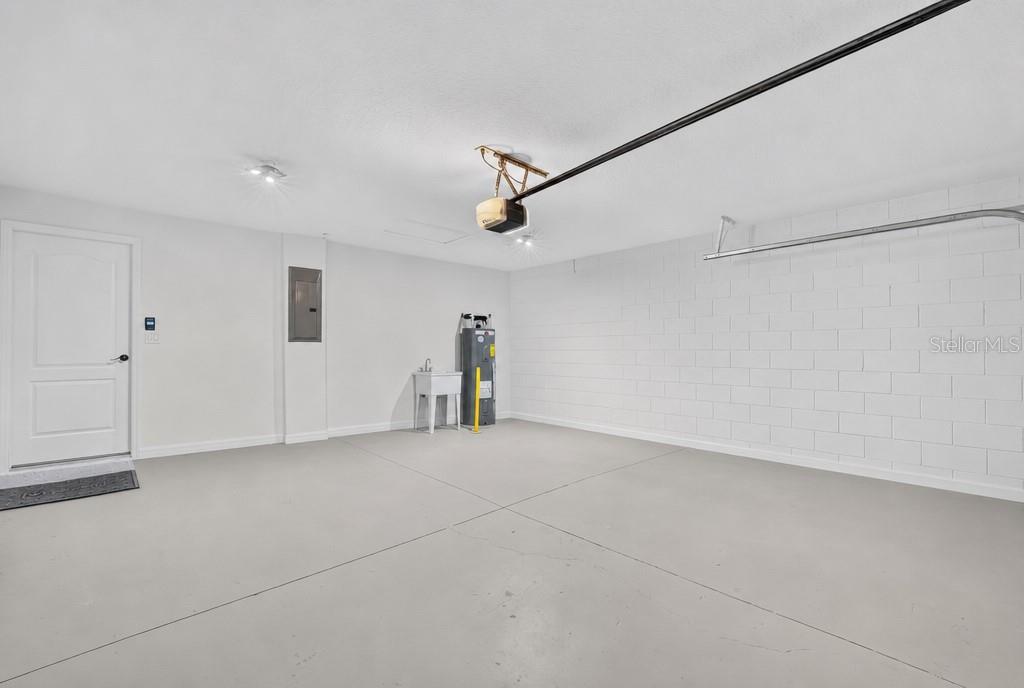 10648 Inside Loop Property Photo 33