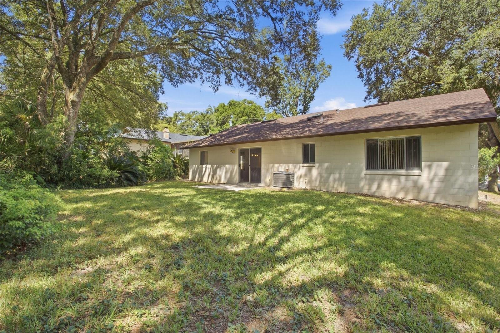 528 E Hillcrest St Property Photo 8
