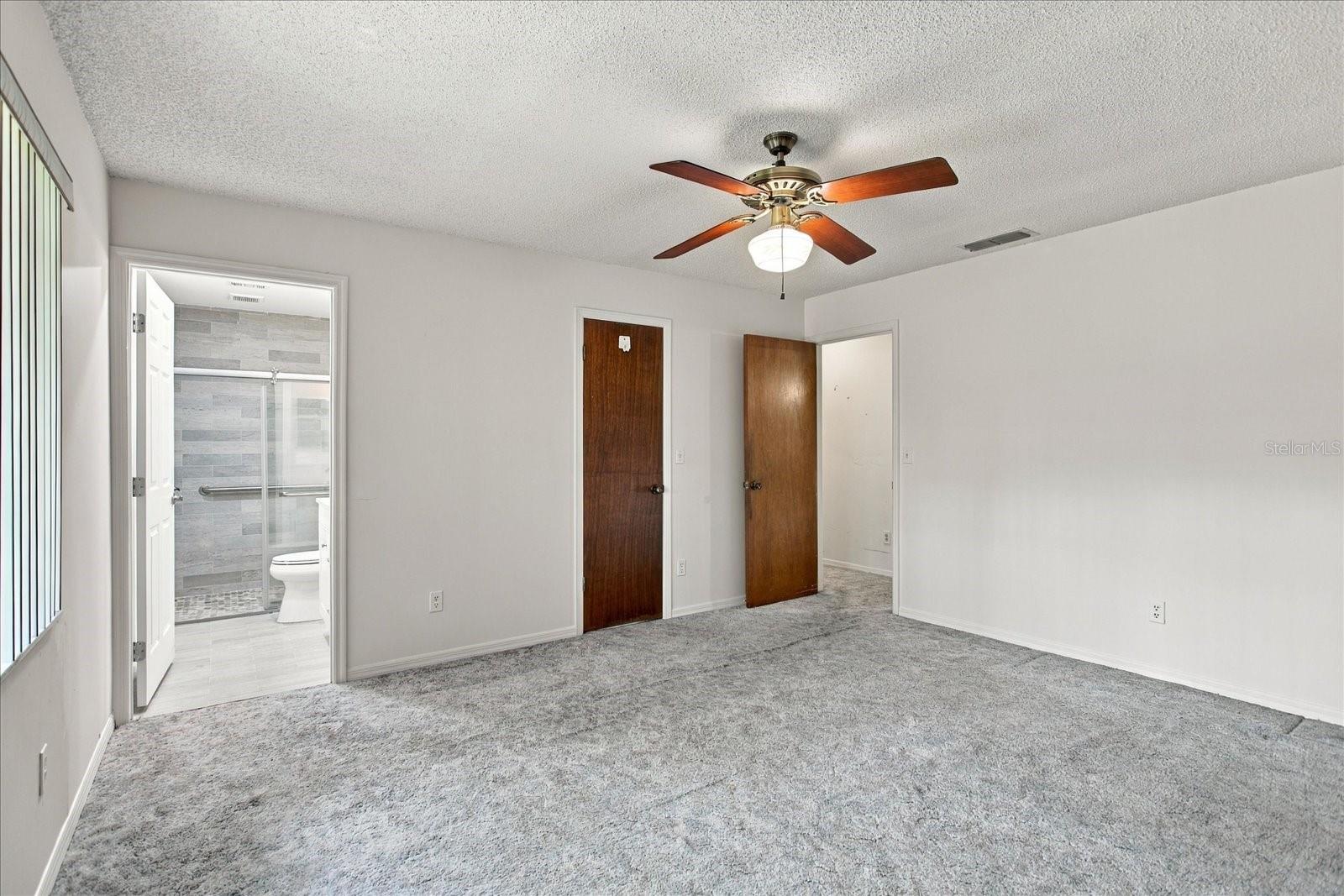 528 E Hillcrest St Property Photo 9