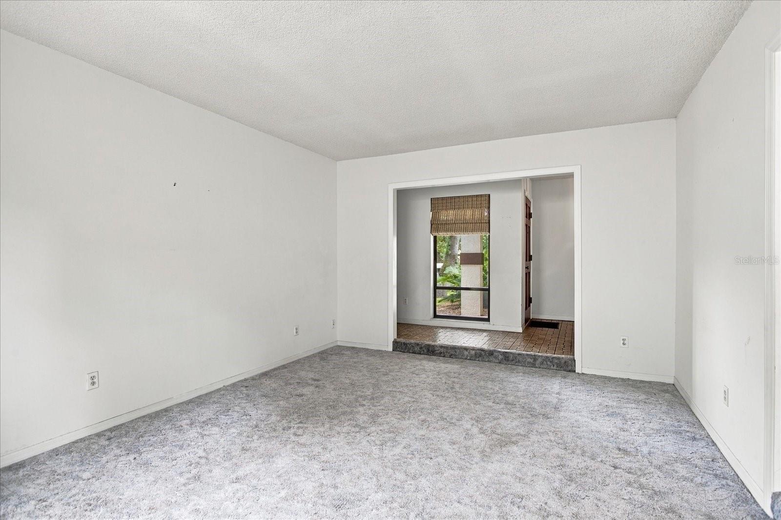 528 E Hillcrest St Property Photo 16