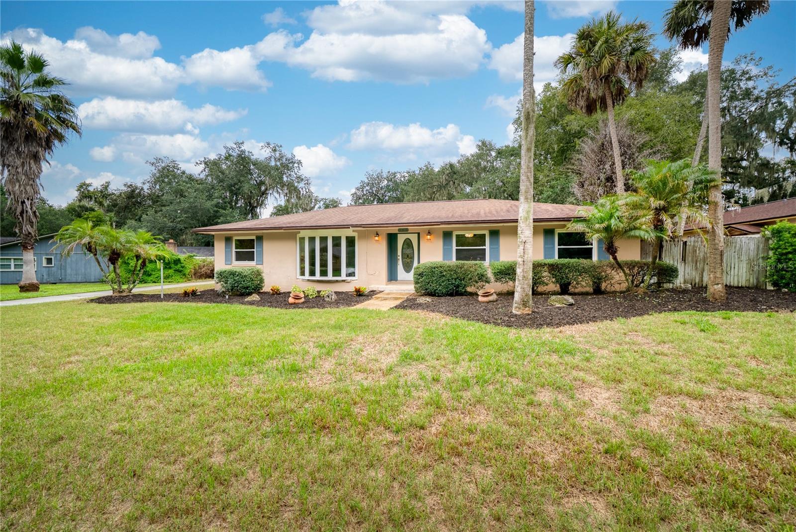 383 Palm Dr Property Photo 2