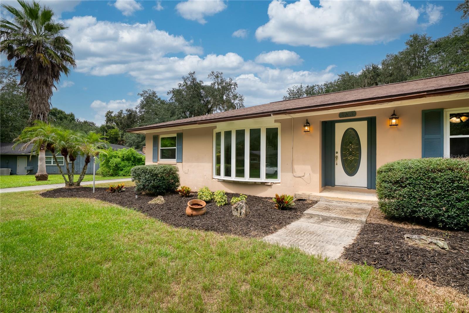383 Palm Dr Property Photo 3