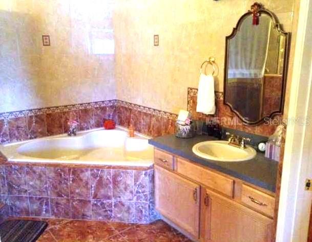 521 Cypress Tree Ct Property Photo 4