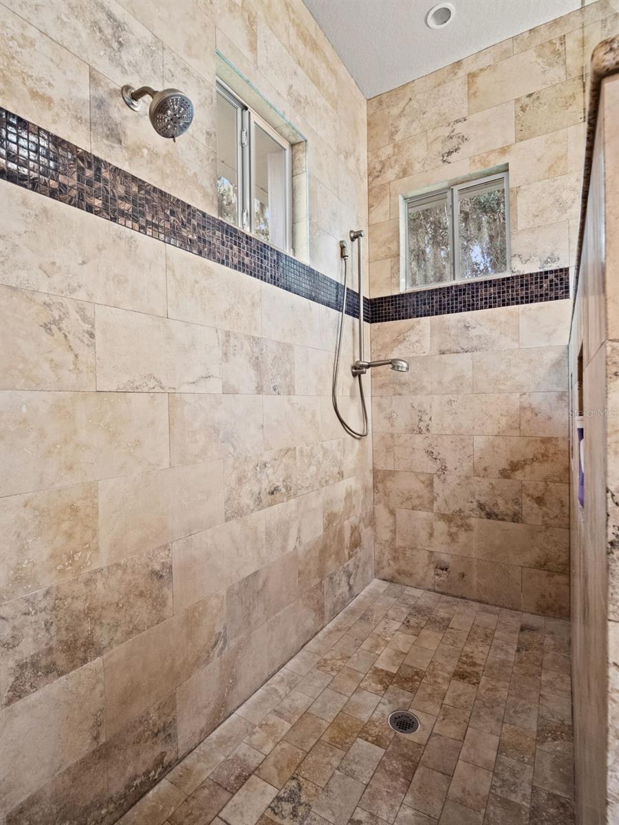 12442 Lakeshore Dr Property Photo 29