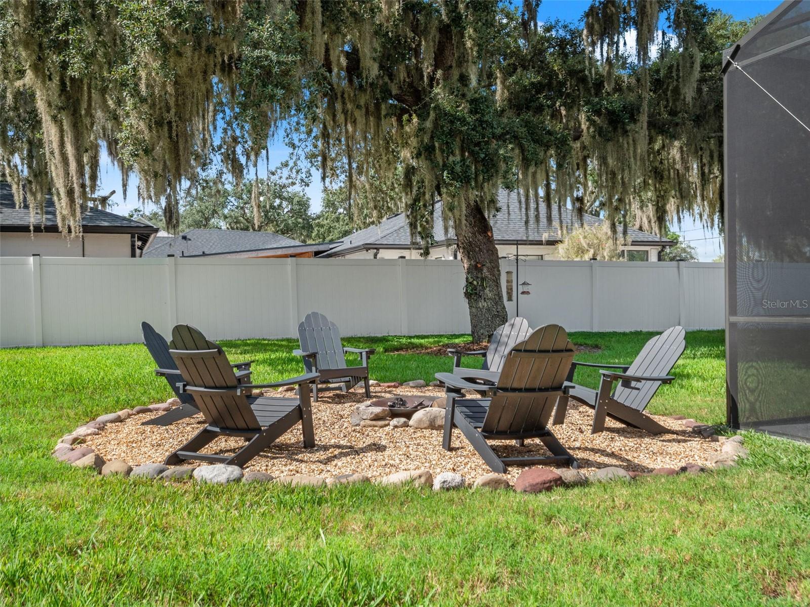 12442 Lakeshore Dr Property Photo 40