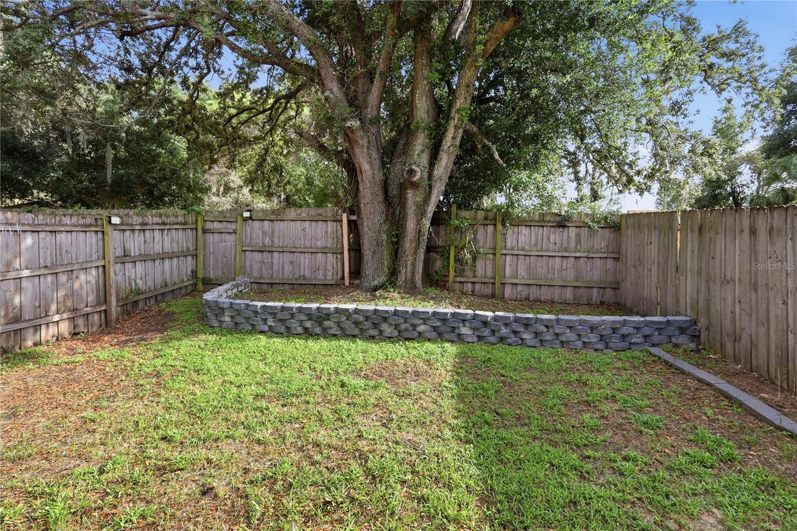 4631 N Pine Hills Rd #110 Property Photo 6