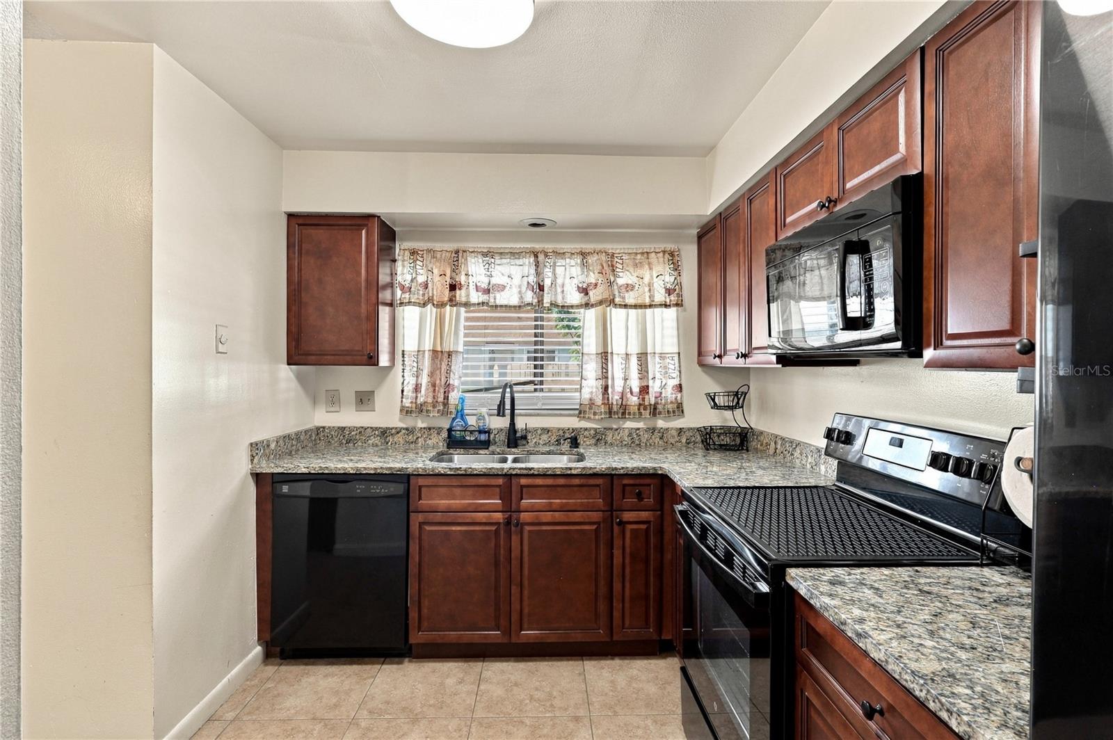 4631 N Pine Hills Rd #110 Property Photo 24