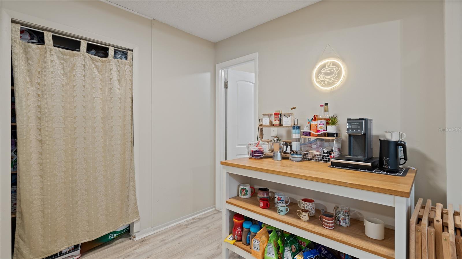1124 W Desoto St Property Photo 13