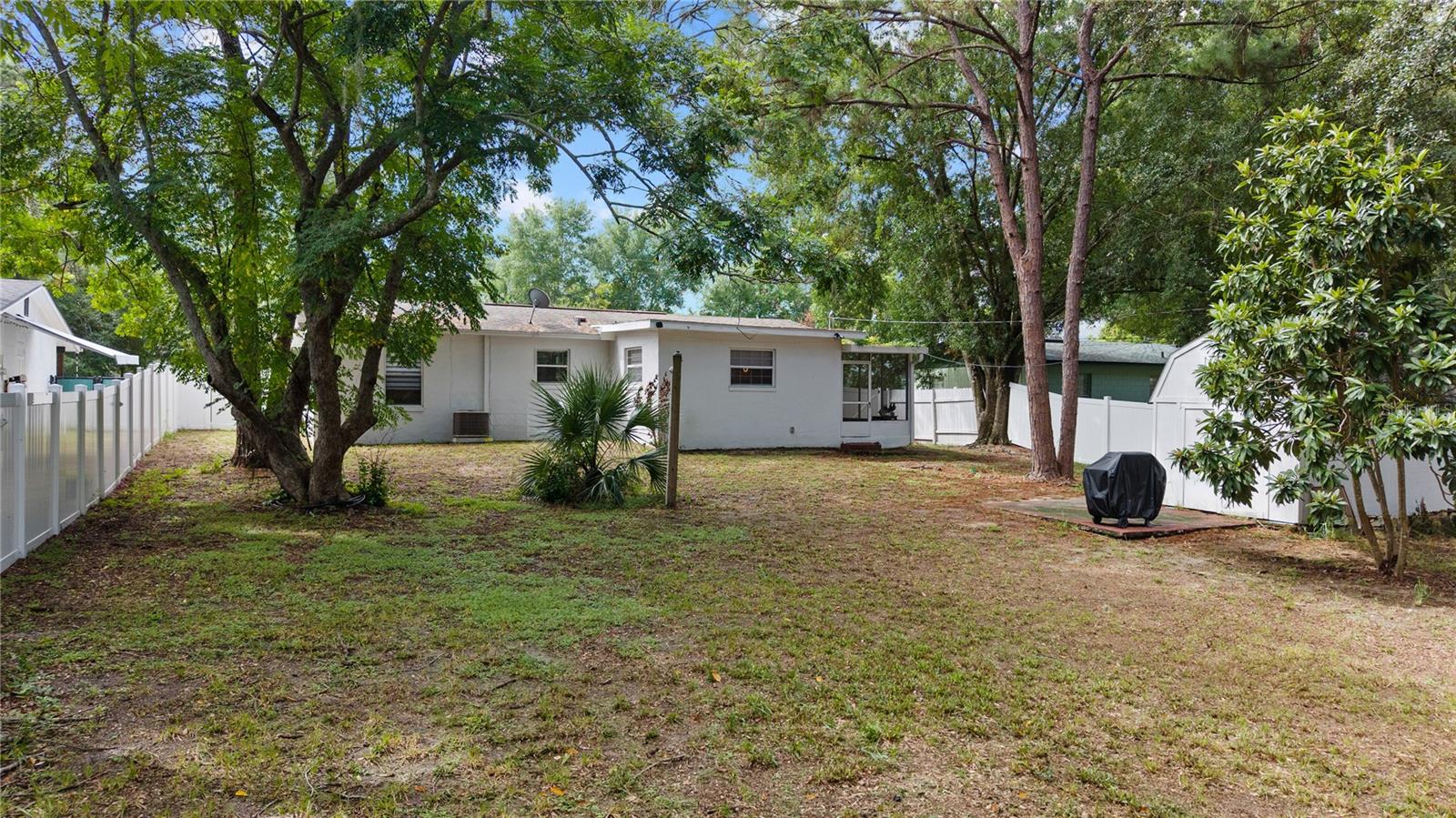 1124 W Desoto St Property Photo 17