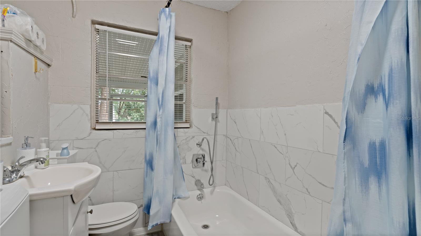 1124 W Desoto St Property Photo 23