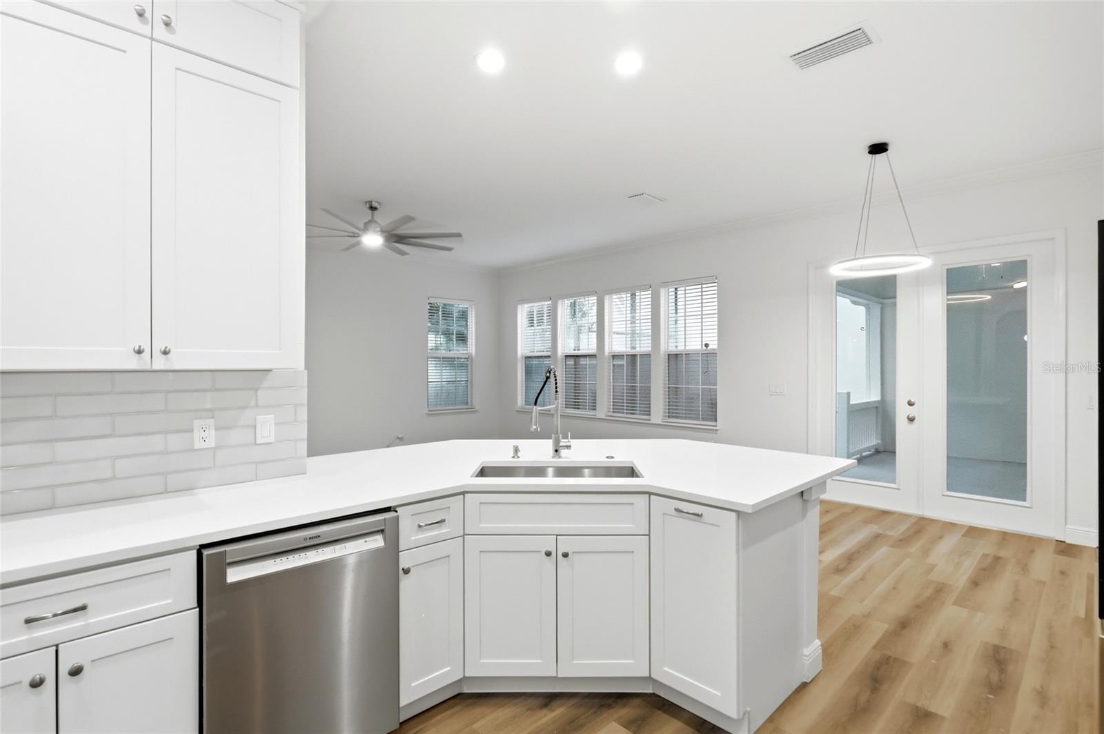912 Waterside Dr Property Photo 22