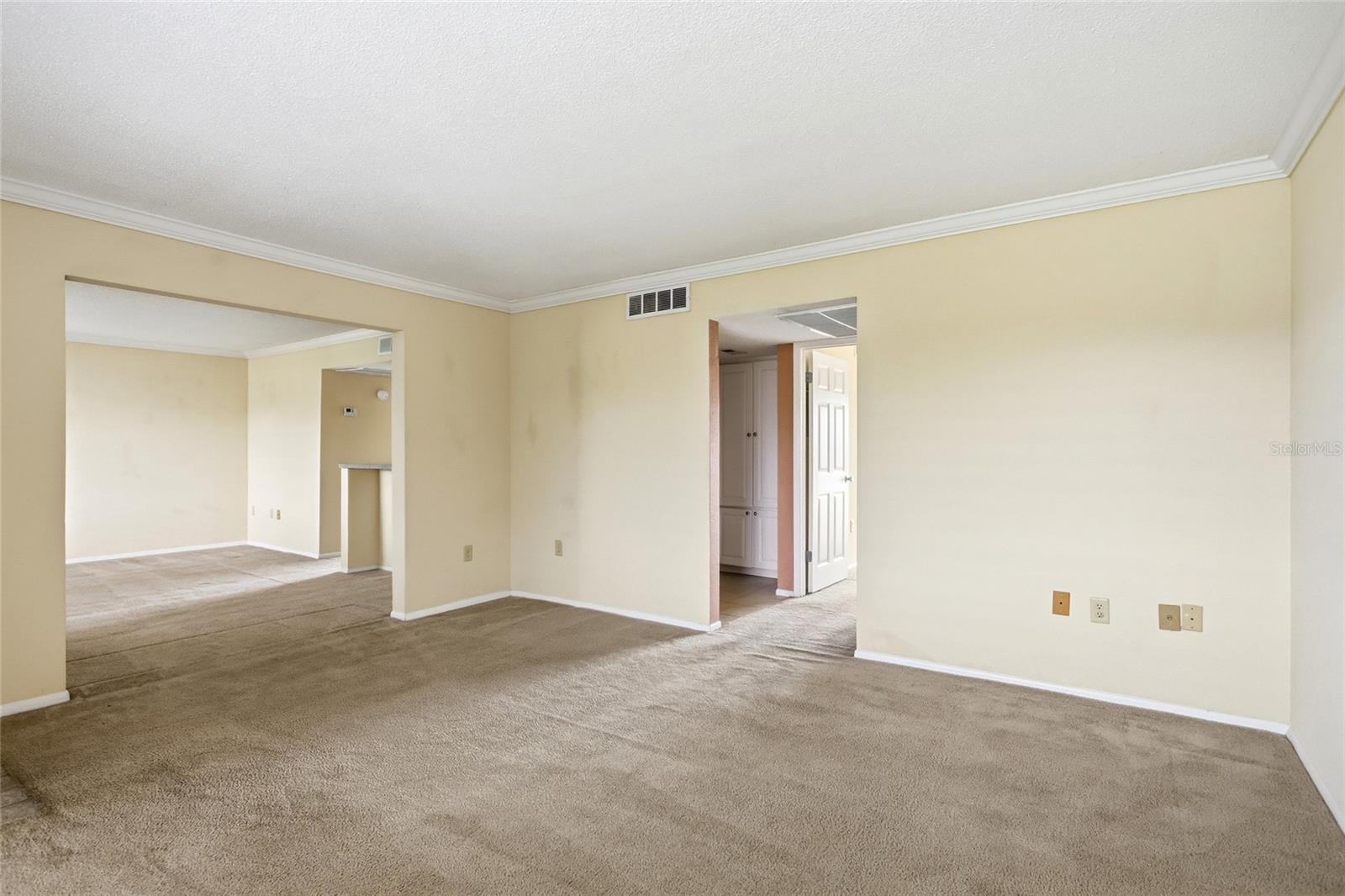 115 Oyster Bay Cir #360 Property Photo 6
