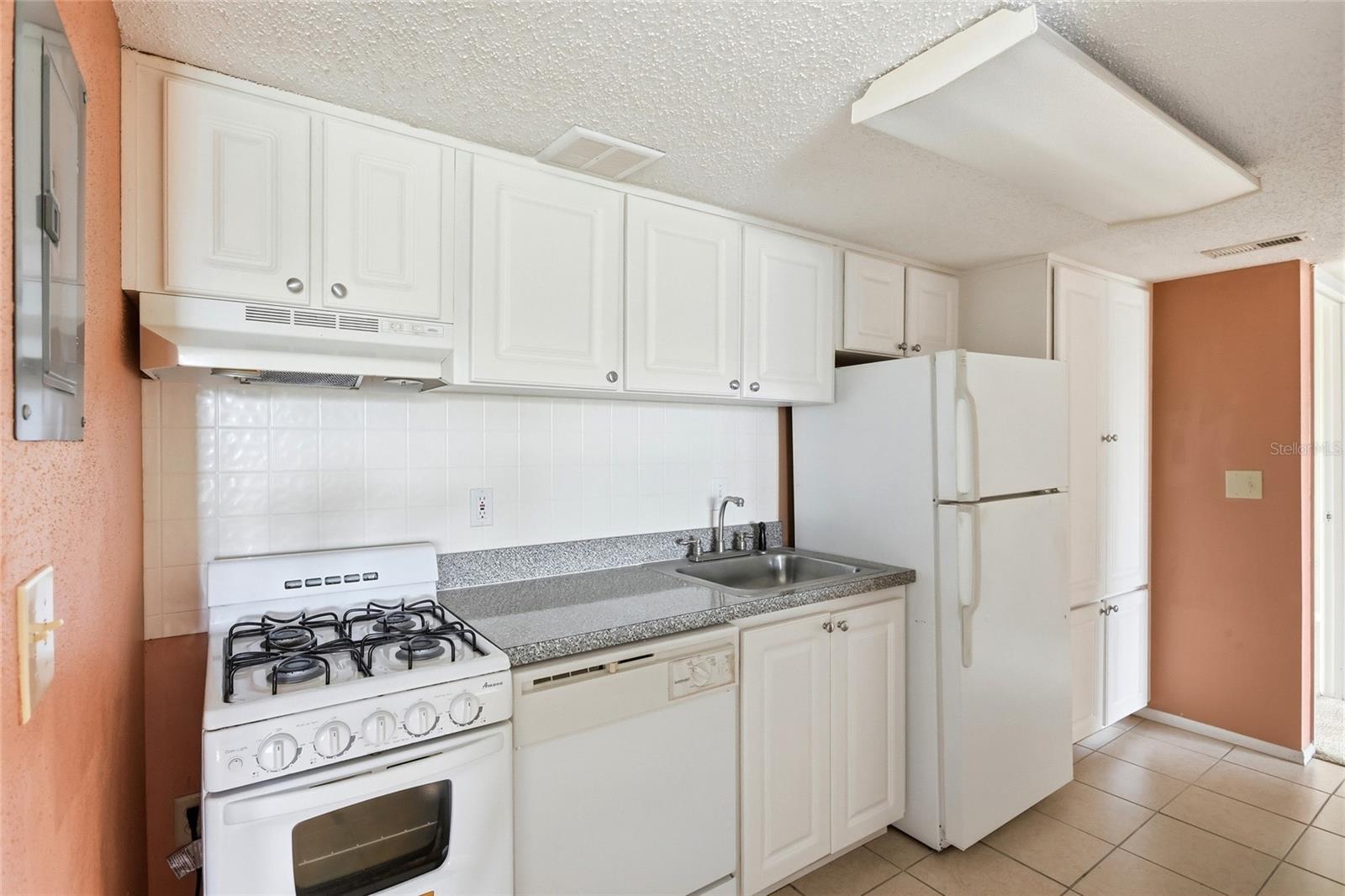 115 Oyster Bay Cir #360 Property Photo 12