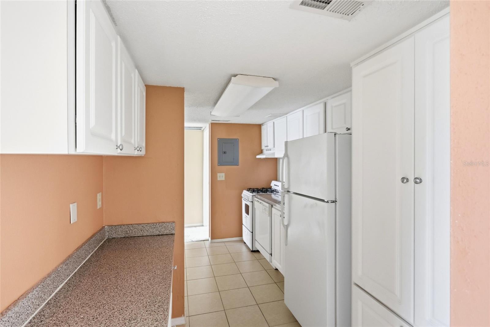 115 Oyster Bay Cir #360 Property Photo 14