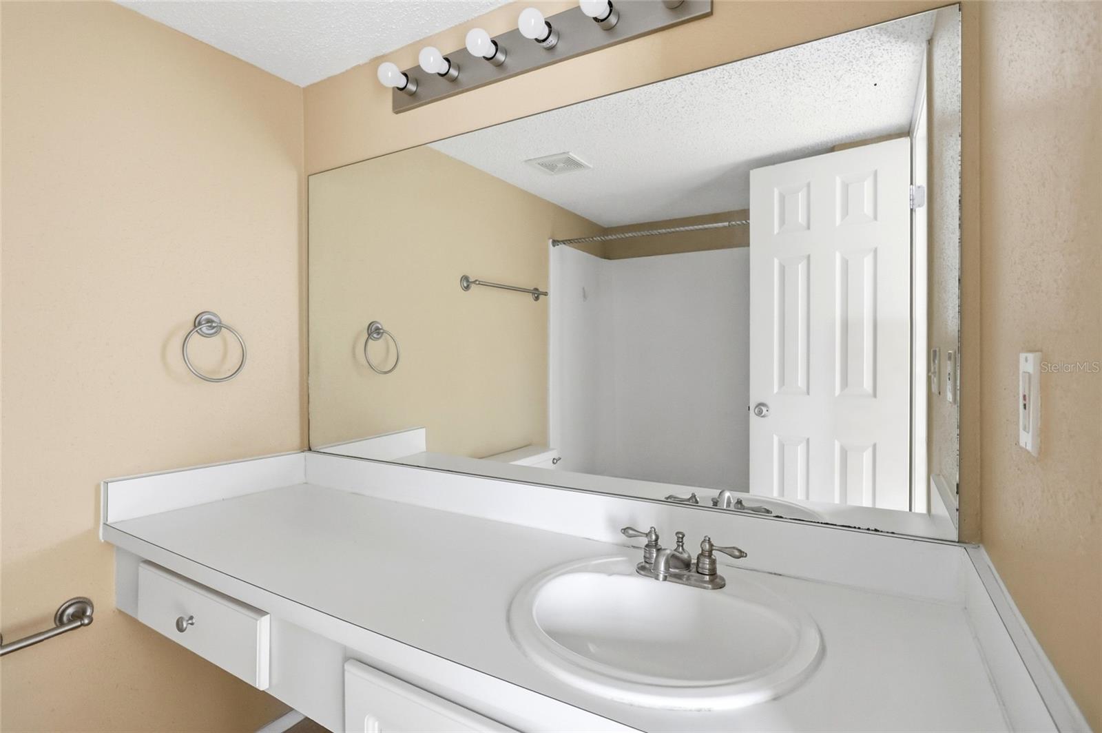 115 Oyster Bay Cir #360 Property Photo 20
