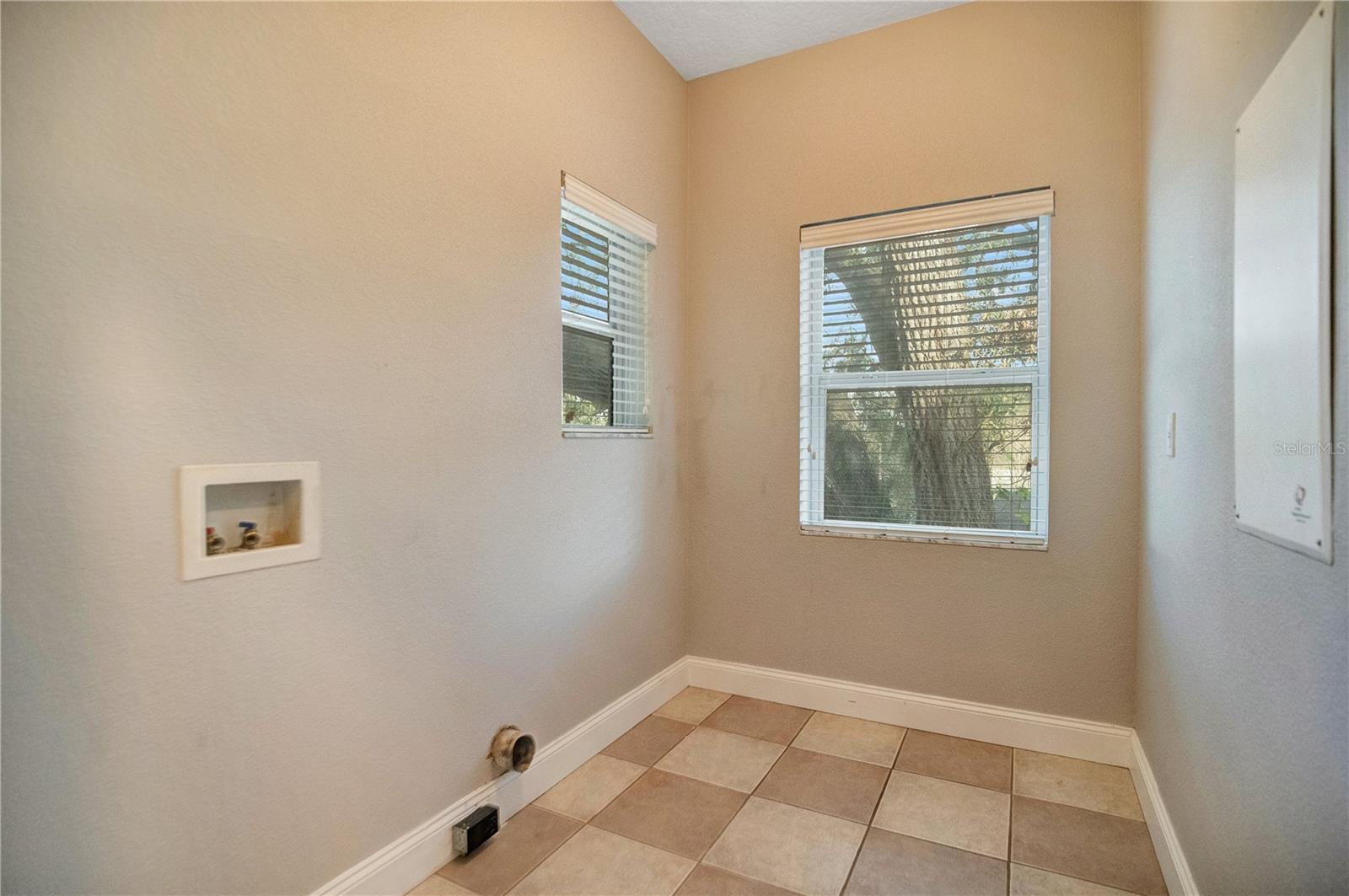 2516 E Church St Property Photo 20
