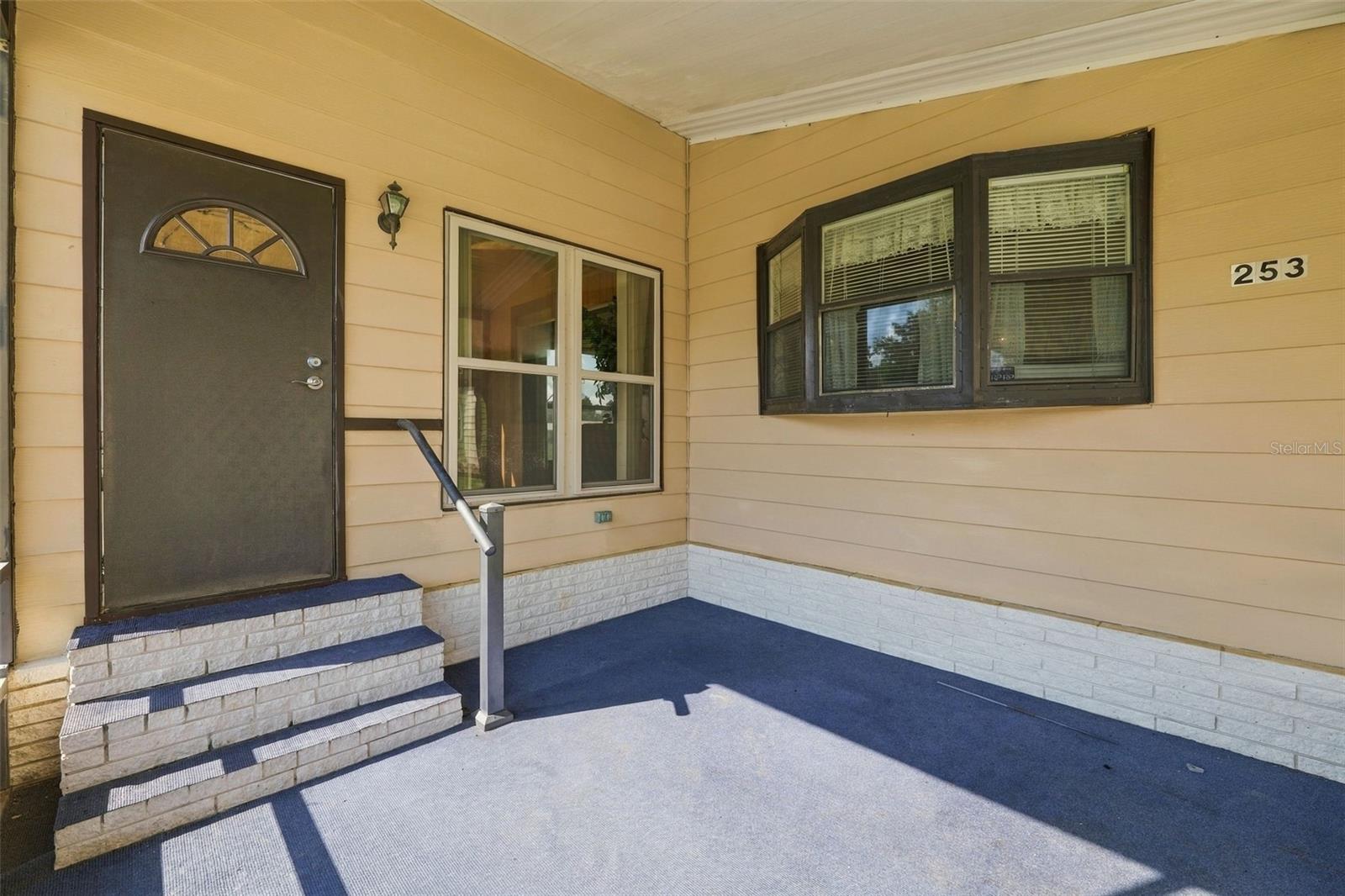 253 Menlo Park Ave Property Photo 4