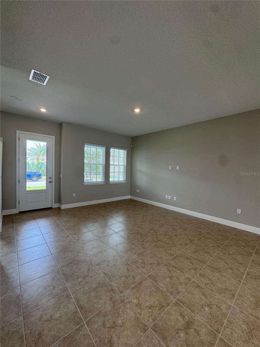 9841 Peebles St Property Photo 4