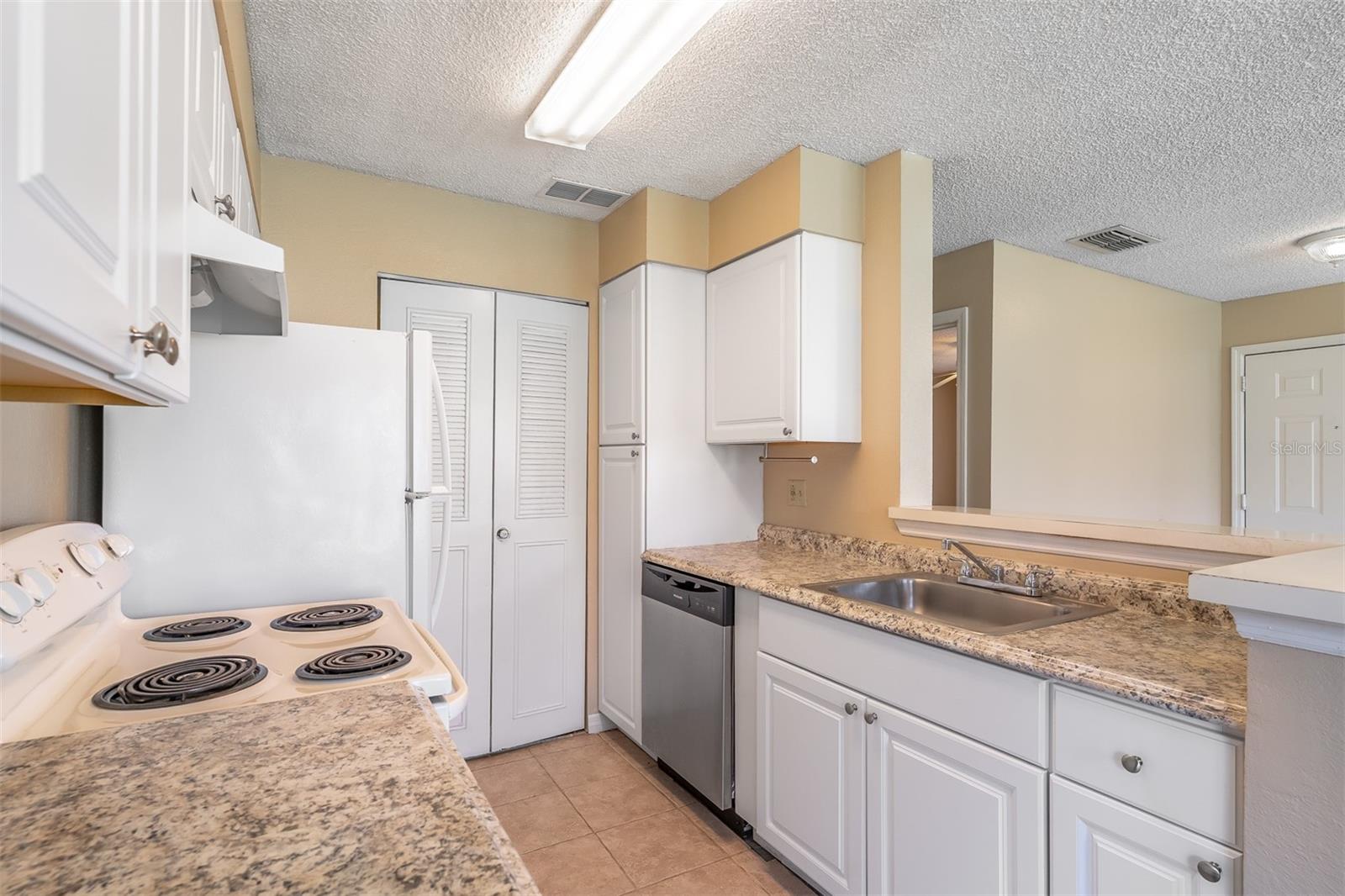 1057 S Hiawassee Rd #1912 Property Photo 14