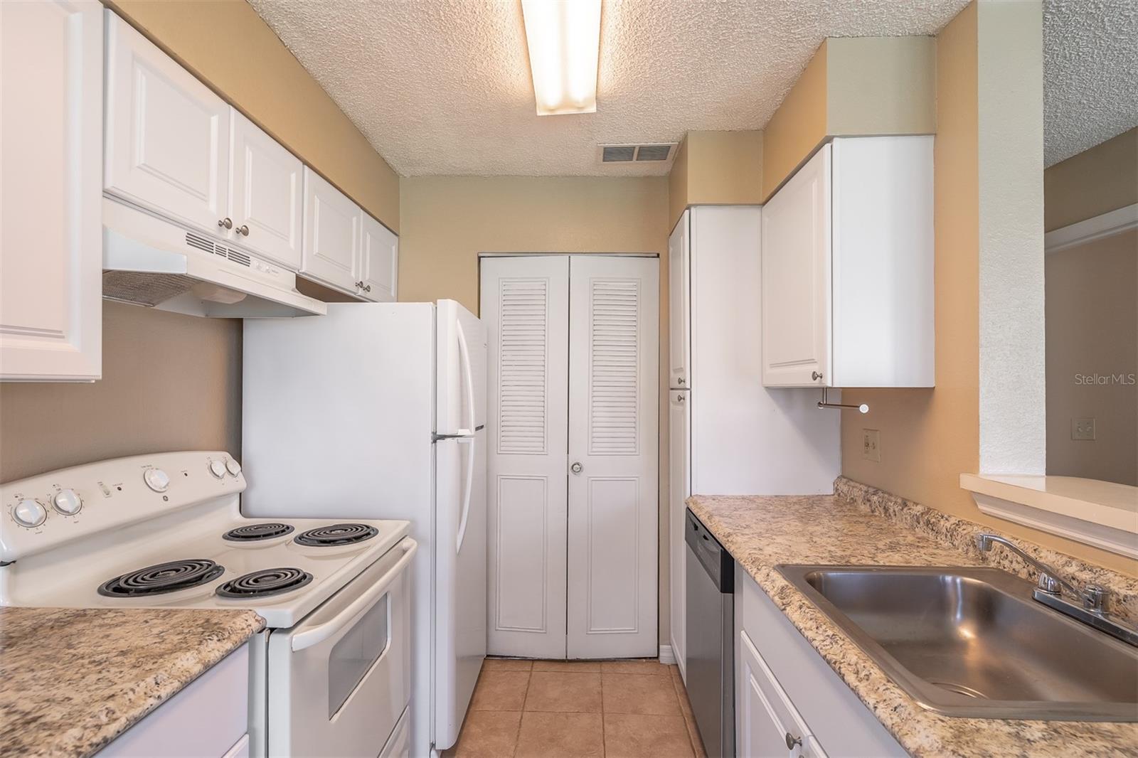 1057 S Hiawassee Rd #1912 Property Photo 15