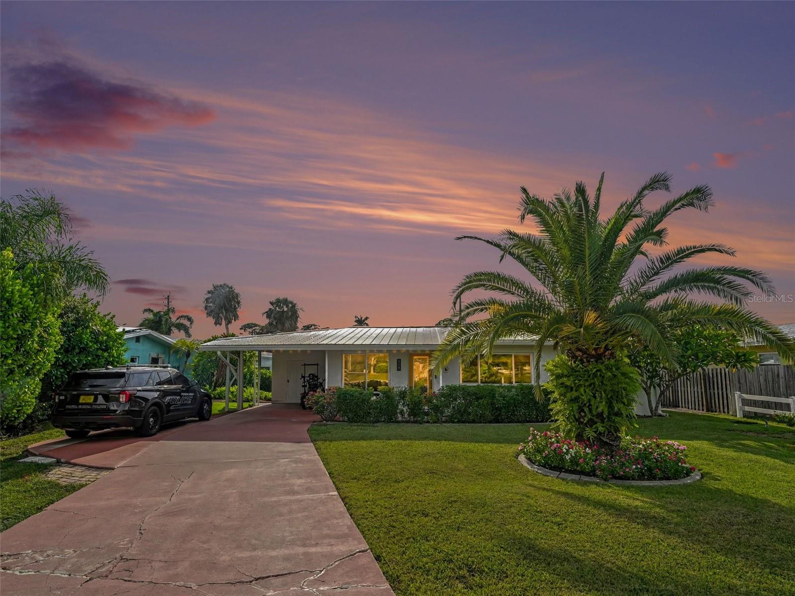 818 THE RIALTO Property Photo 1
