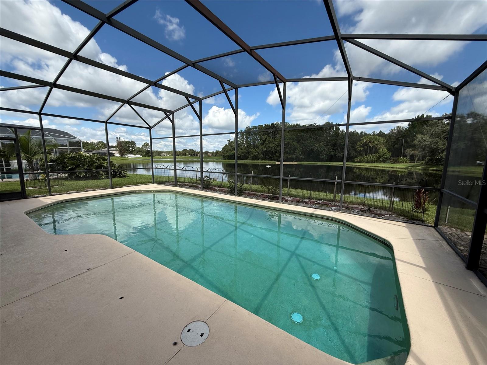 646 Cedar Forest Cir Property Photo 4