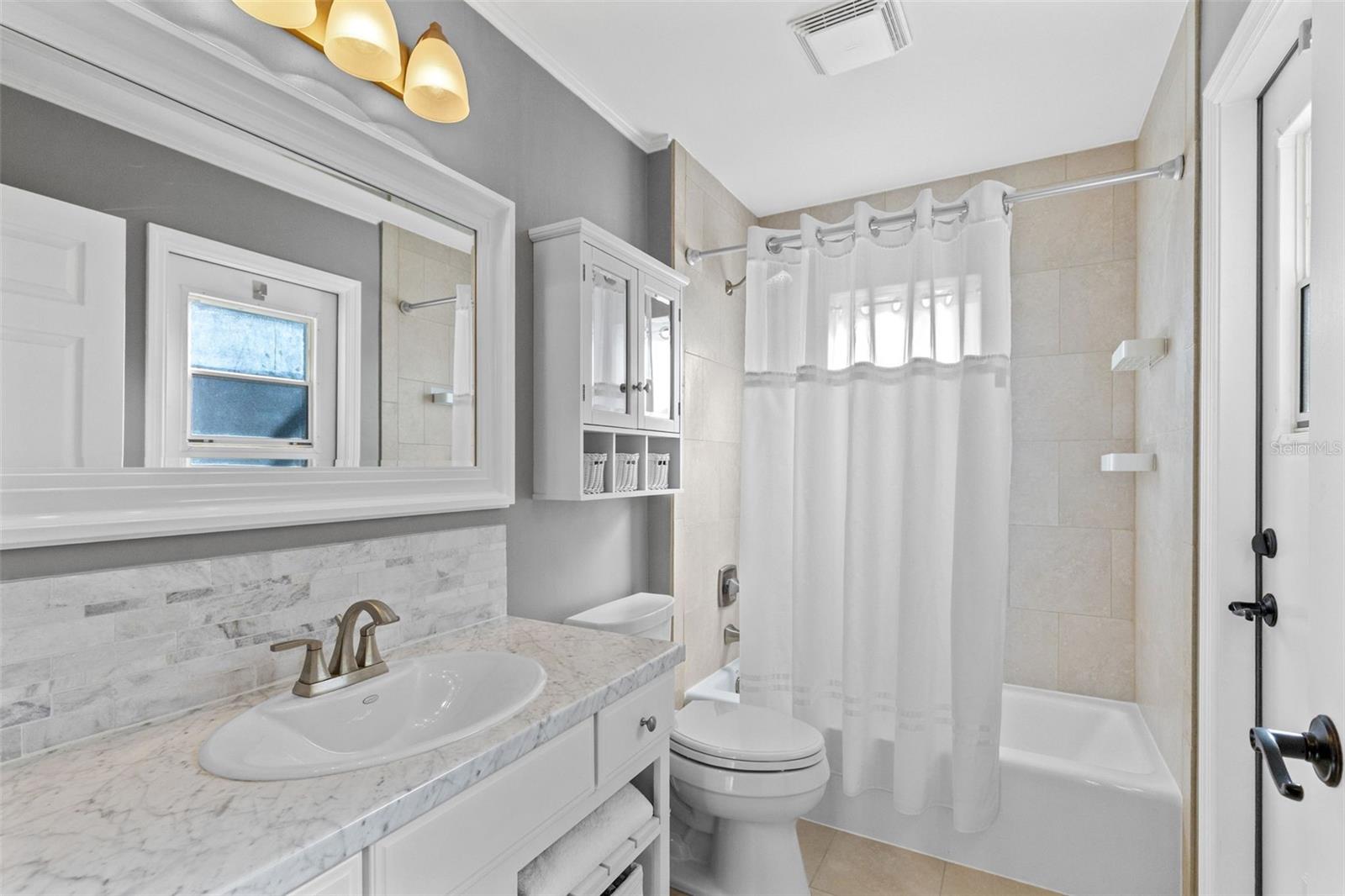 3853 Seminole Dr Property Photo 6