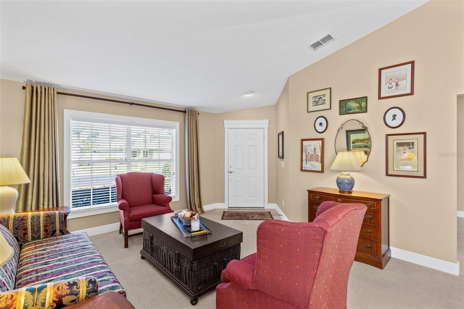 3853 Seminole Dr Property Photo 11