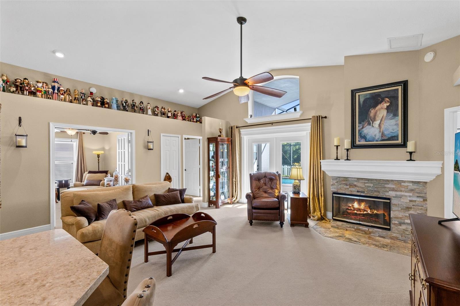 3853 Seminole Dr Property Photo 17