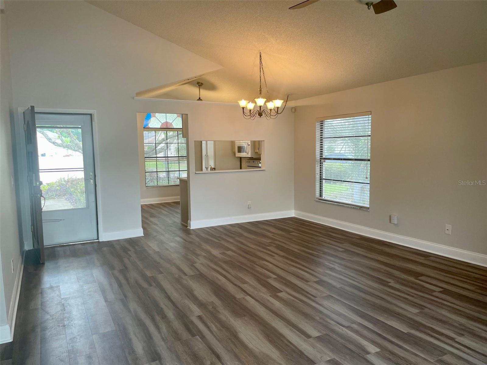 878 E Charing Cross Cir Property Photo 9