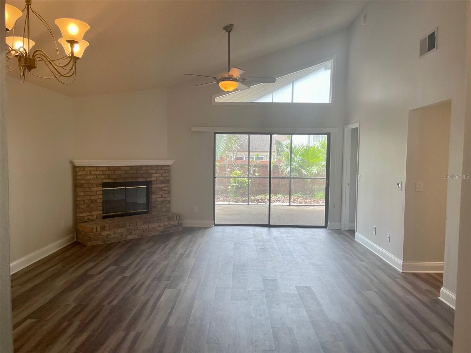 878 E Charing Cross Cir Property Photo 10