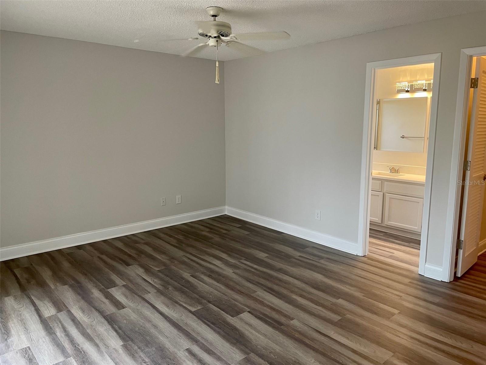878 E Charing Cross Cir Property Photo 15
