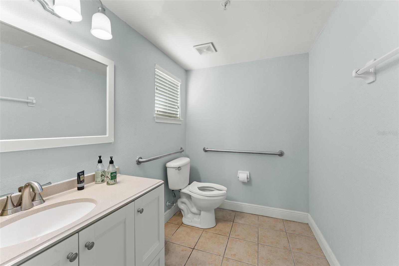 136 S Bumby Ave #2 Property Photo 12
