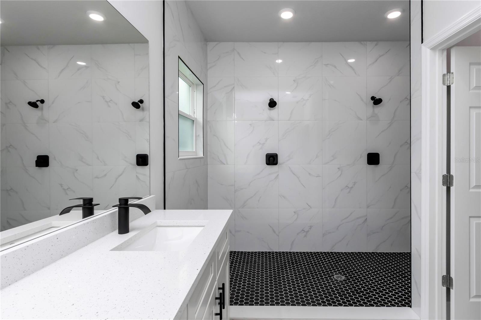 7658 N Voyager Dr Property Photo 25