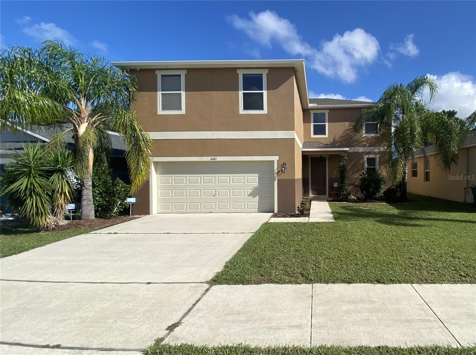 1681 Strathmore Cir Property Photo 2