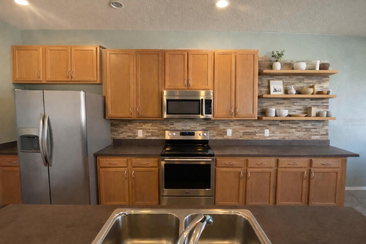 1681 Strathmore Cir Property Photo 6
