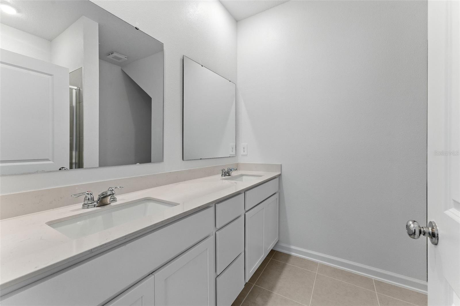 2301 White Buffalo St Property Photo 8