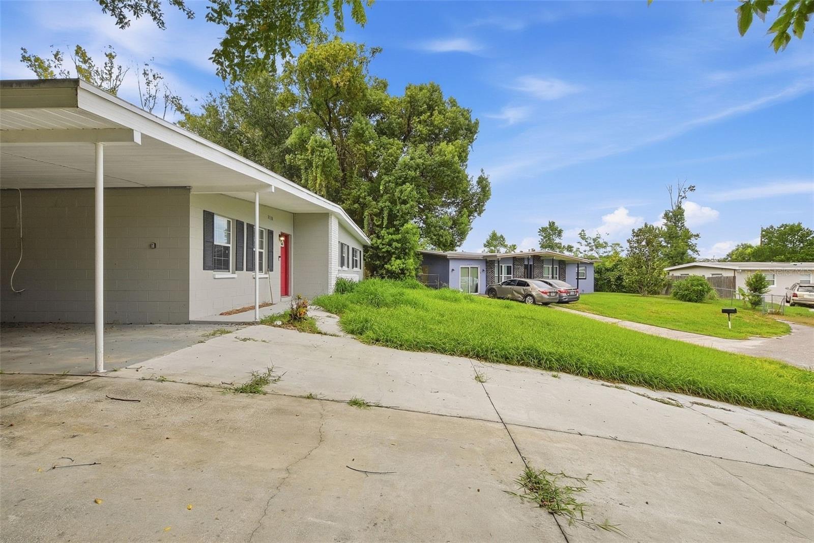 6138 Oakcrest Cir Property Photo 2