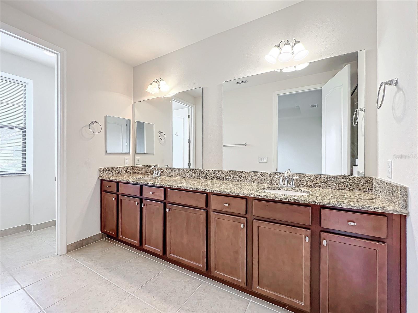 10059 Eagle Creek Center Blvd Property Photo 52