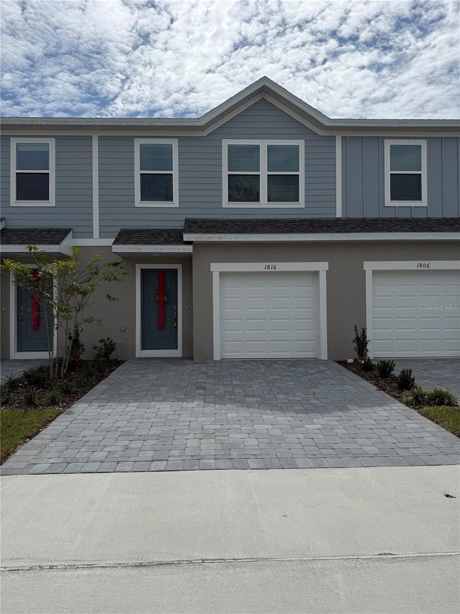 1816 Fan Palm Dr Property Photo 1