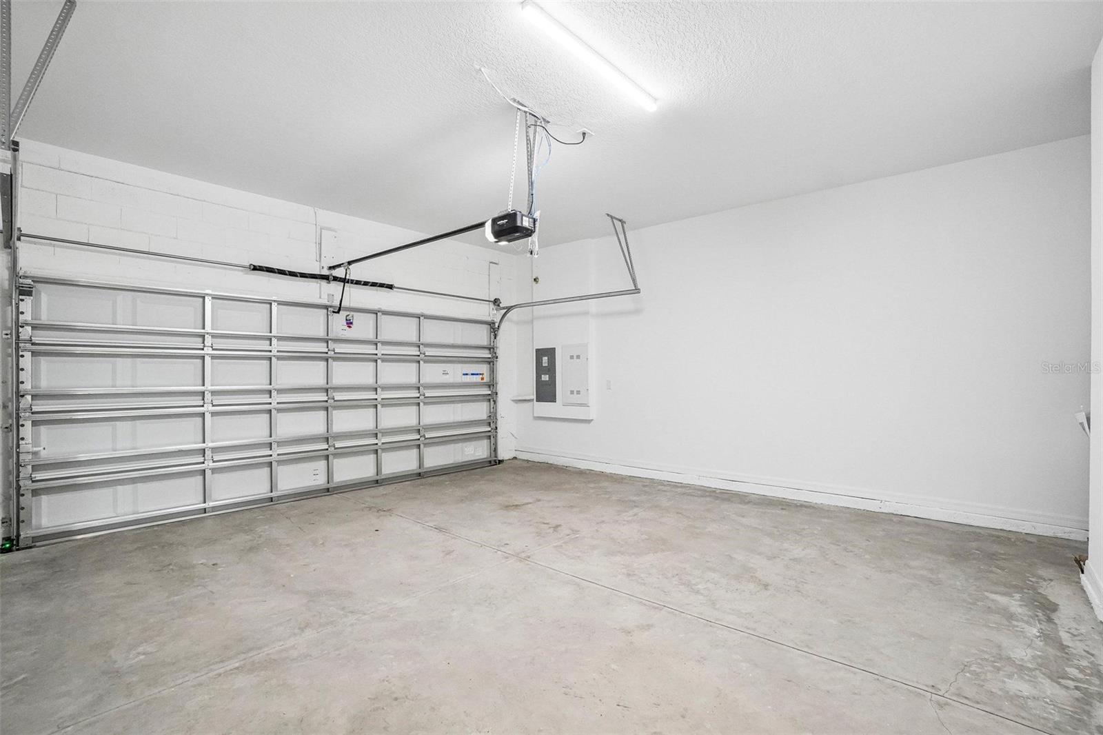 12725 Avalon Lake Dr Property Photo 6