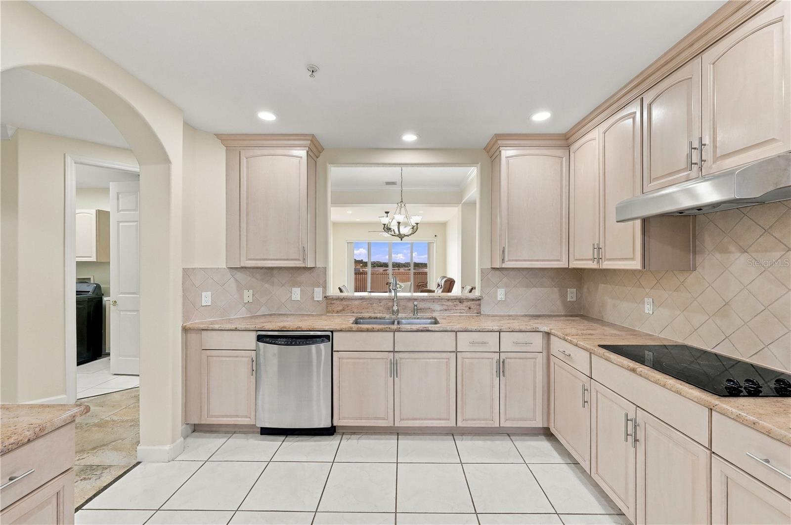 8749 The Esplanade #16 Property Photo 14