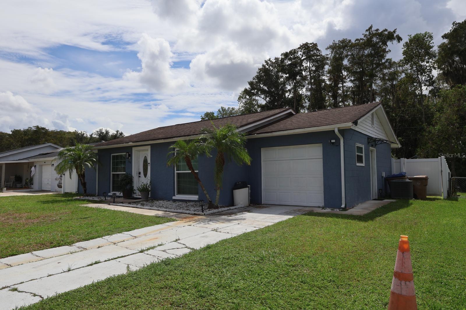 256 La Paz Dr Property Photo 2