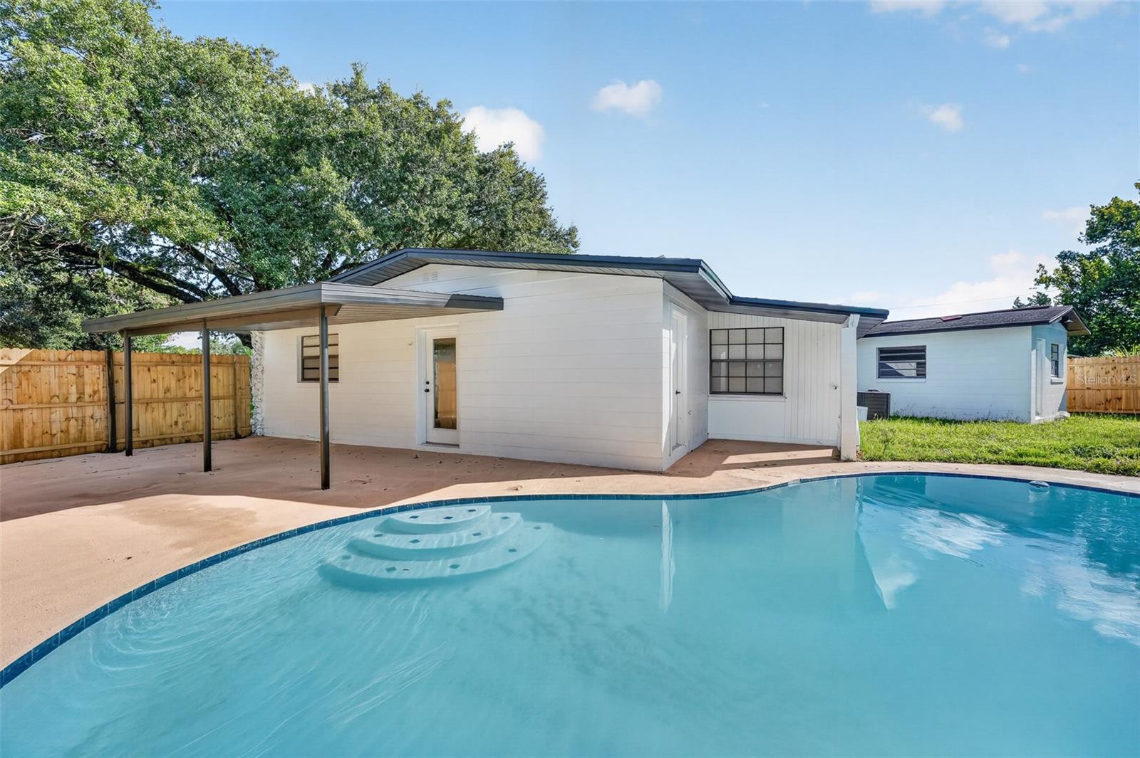 10810 Genevieve St Property Photo 3